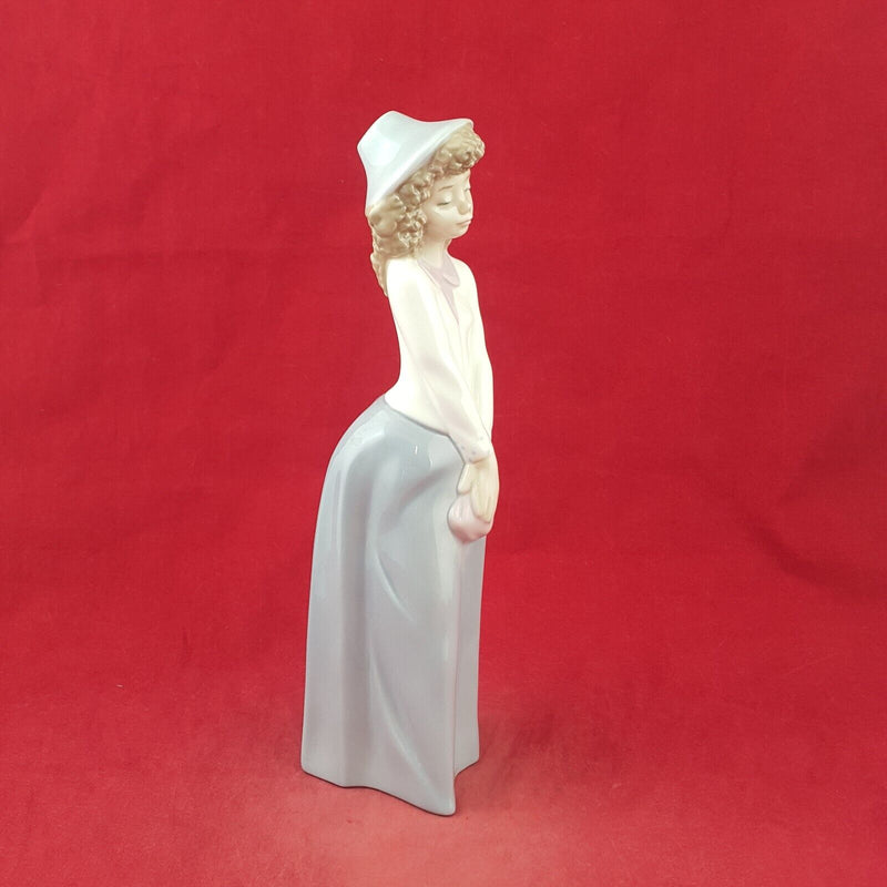 Lladro Nao - Too Cute / Girl With Purse 1121  Boxed - L/N 8968