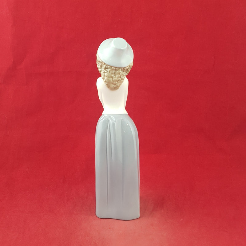 Lladro Nao - Too Cute / Girl With Purse 1121  Boxed - L/N 8968
