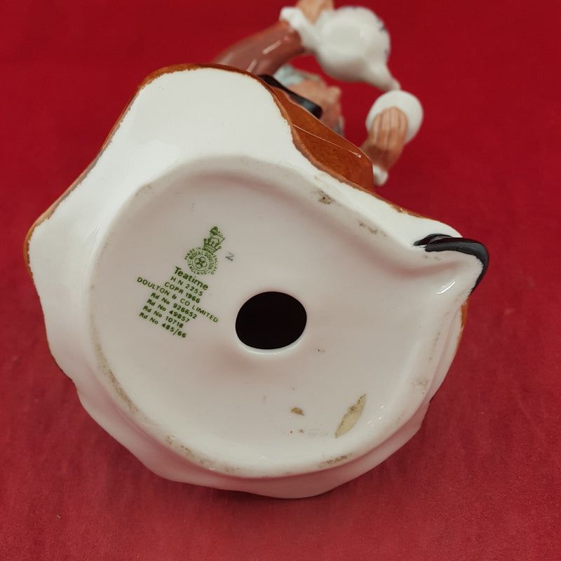 Royal Doulton Figurine HN2255 Teatime - RD