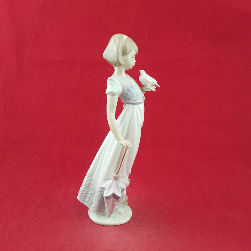 Nao by Lladro Figurine 7611 Summer Stroll - 7582 L/N