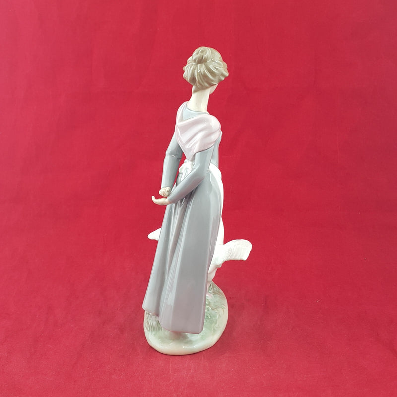 Lladro Porcelain Figurine 5659 - Girl with Geese / Barnyard Scene Goose Girl - 7