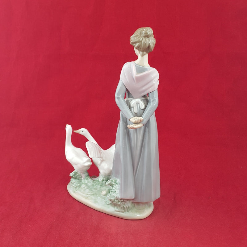 Lladro Porcelain Figurine 5659 - Girl with Geese / Barnyard Scene Goose Girl - 7