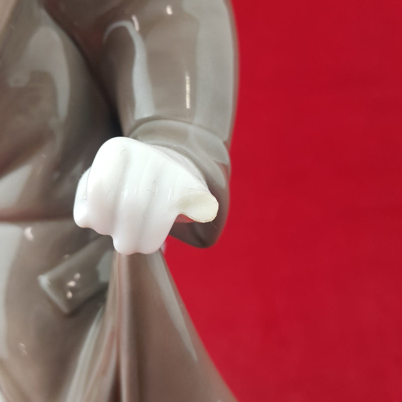 Lladro Porcelain Figurine 5901 Surprise (Chipped) - 8049 L/N