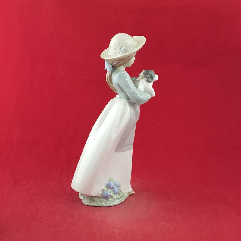 Nao by Lladro Porcelain Figurine 1156 What An Armful - 8855 L/N