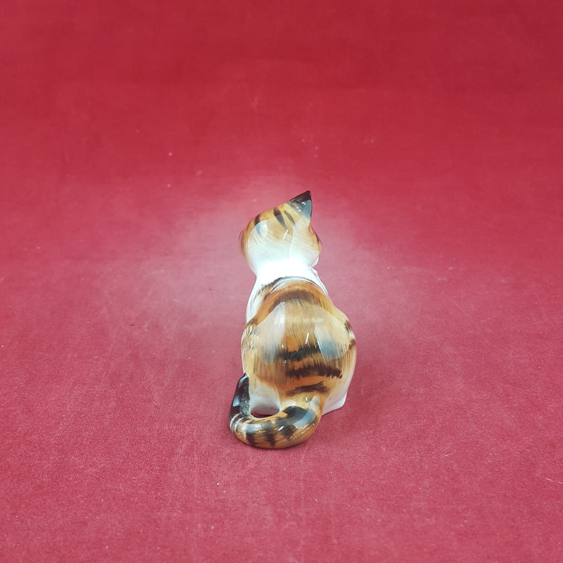 Royal Doulton Animals Character HN2583 Kitten Licking Front Paw  (Chipped)- 8984
