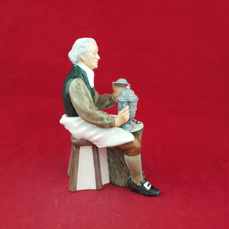Royal Doulton Figurine HN2146 - The Tinsmith -  RD 6865