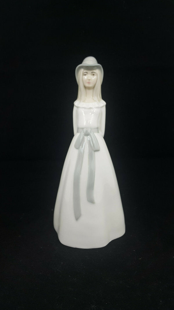 Valencia Figurine Girl with Hat - Miquel Requena S. A - FB0118
