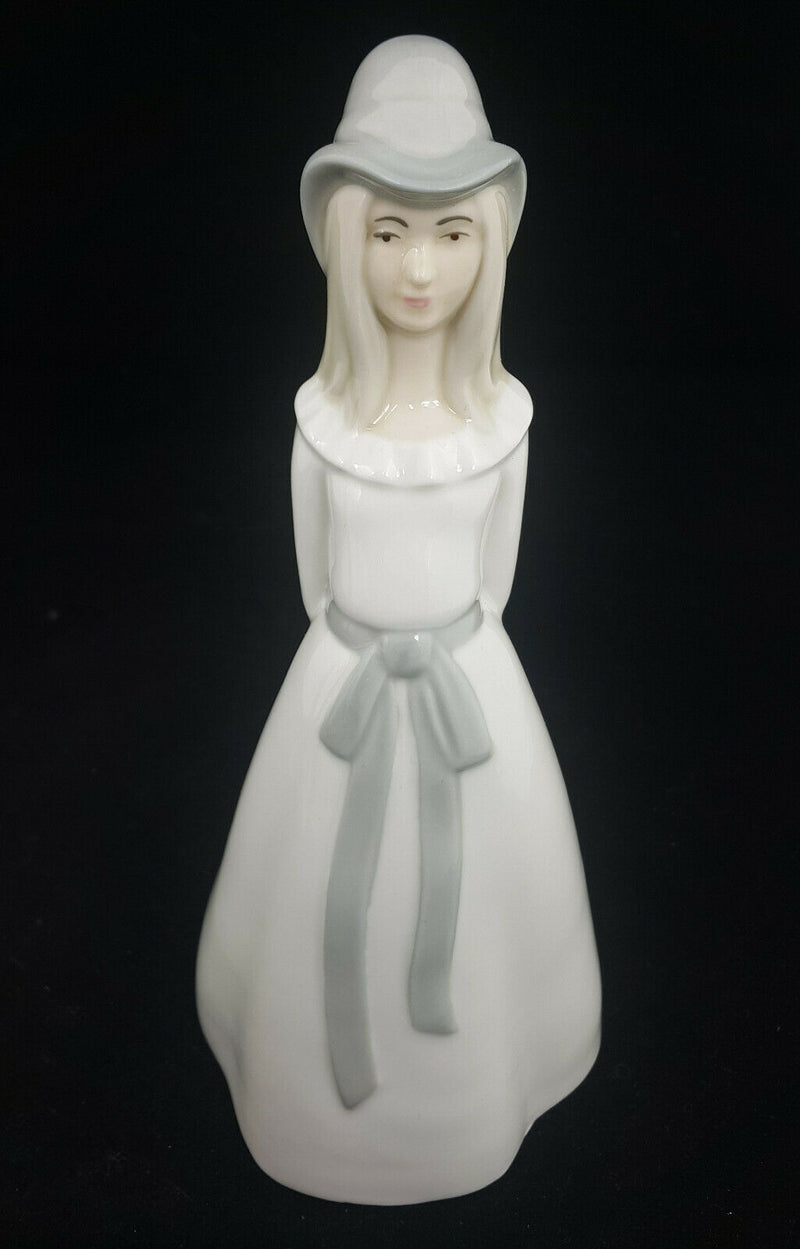 Valencia Figurine Girl with Hat - Miquel Requena S. A - FB0118