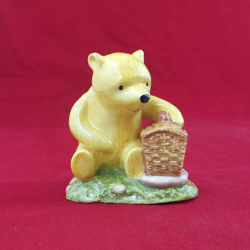 Royal Doultoun - Winnie the Pooh and the Fair-Sized Basket WP19 (Boxed) - RD 744