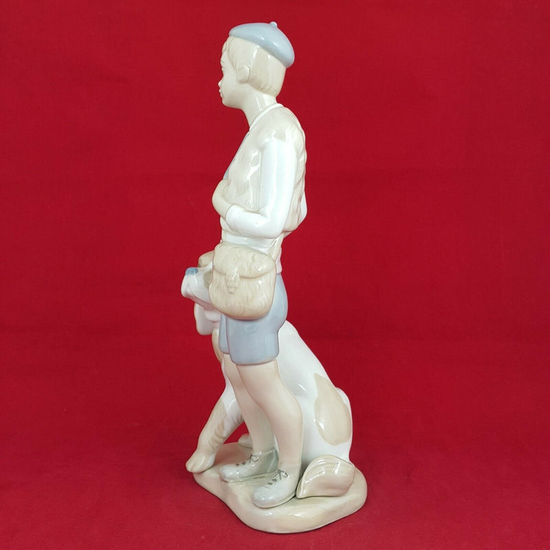 Miquel Requena S. A Figurine Boy With Dog - 6285 OA