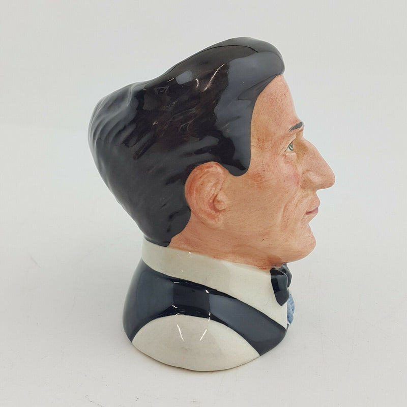 Royal Doulton Character Jug Small - The Snooker Player D6879 – RD 1168