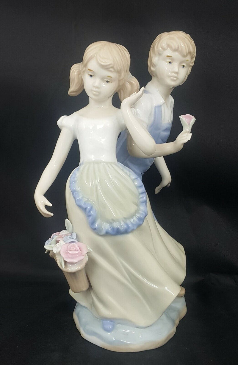 Capodimonte Figurine Lovers Boy Presenting Flower to a Girl