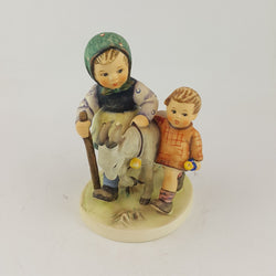 Goebel Hummel Figurine 334 - Homeward Bound - 6722 OA