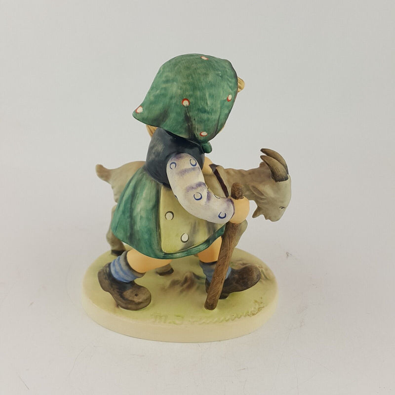 Goebel Hummel Figurine 334 - Homeward Bound - 6722 OA