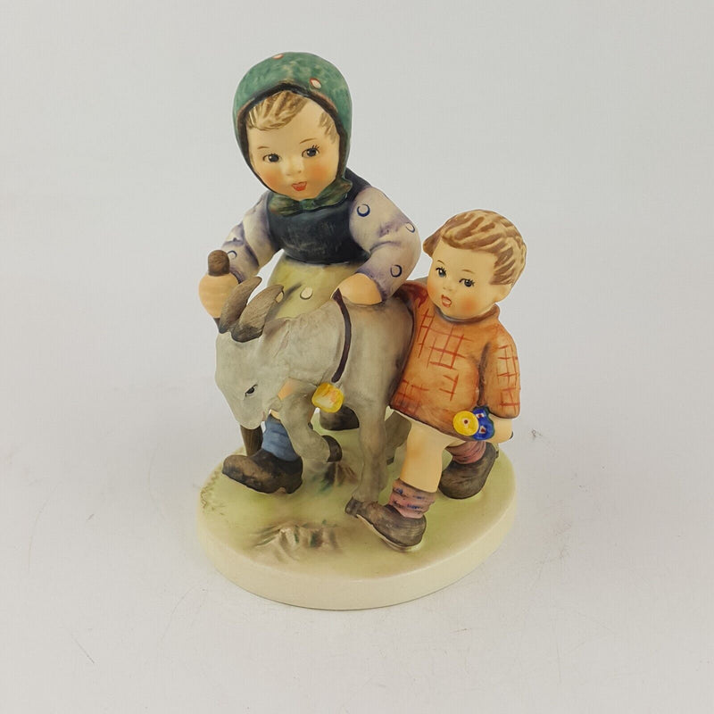 Goebel Hummel Figurine 334 - Homeward Bound - 6722 OA