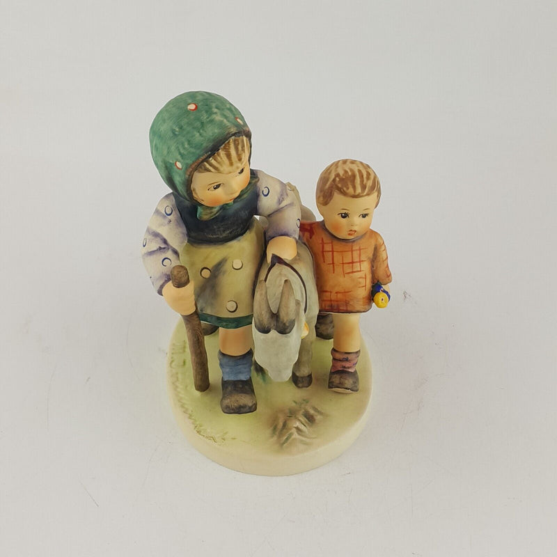 Goebel Hummel Figurine 334 - Homeward Bound - 6722 OA