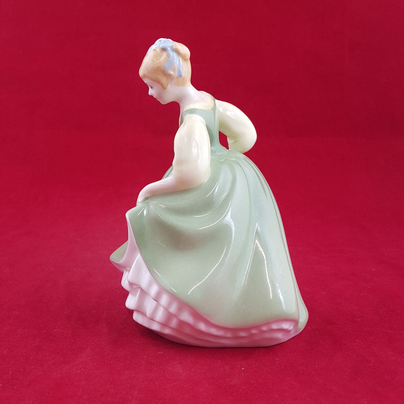 Royal Doulton Figurine - Fair Maiden HN2211 – RD 1486