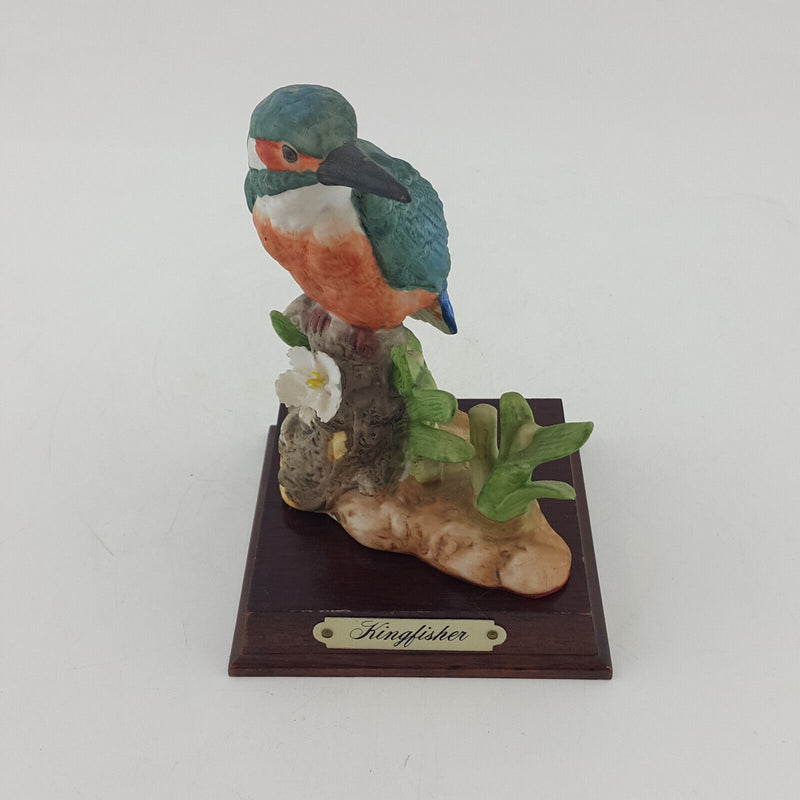 Leonardo Collection - Kingfisher On A Wooden Plinth - NA 1606