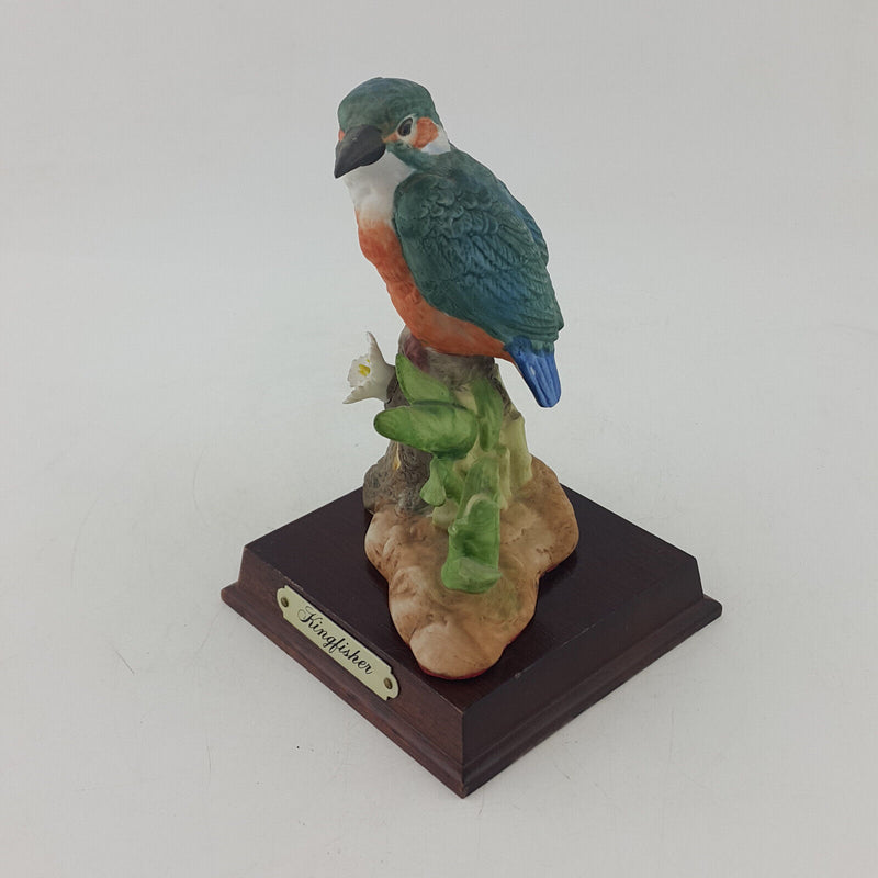 Leonardo Collection - Kingfisher On A Wooden Plinth - NA 1606