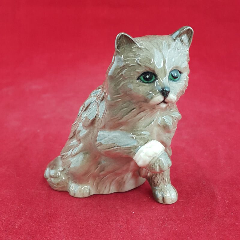 Royal Doulton Cats - Cat With Bandaged Paw DA195 - RD 1651