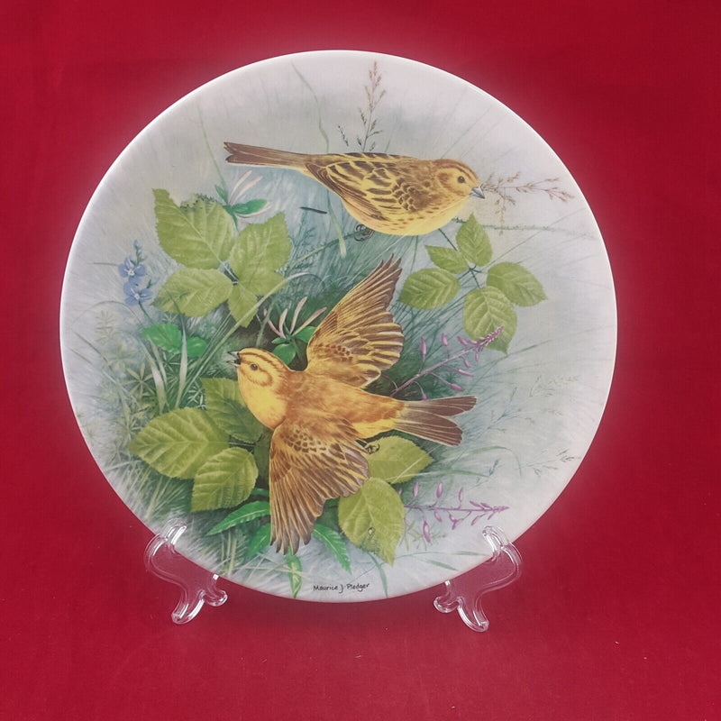 Royal Doulton Plate Yellowhammer with CoA Box - 6752 RD