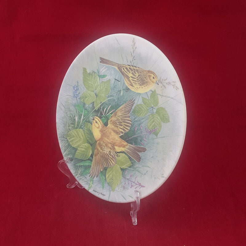 Royal Doulton Plate Yellowhammer with CoA Box - 6752 RD