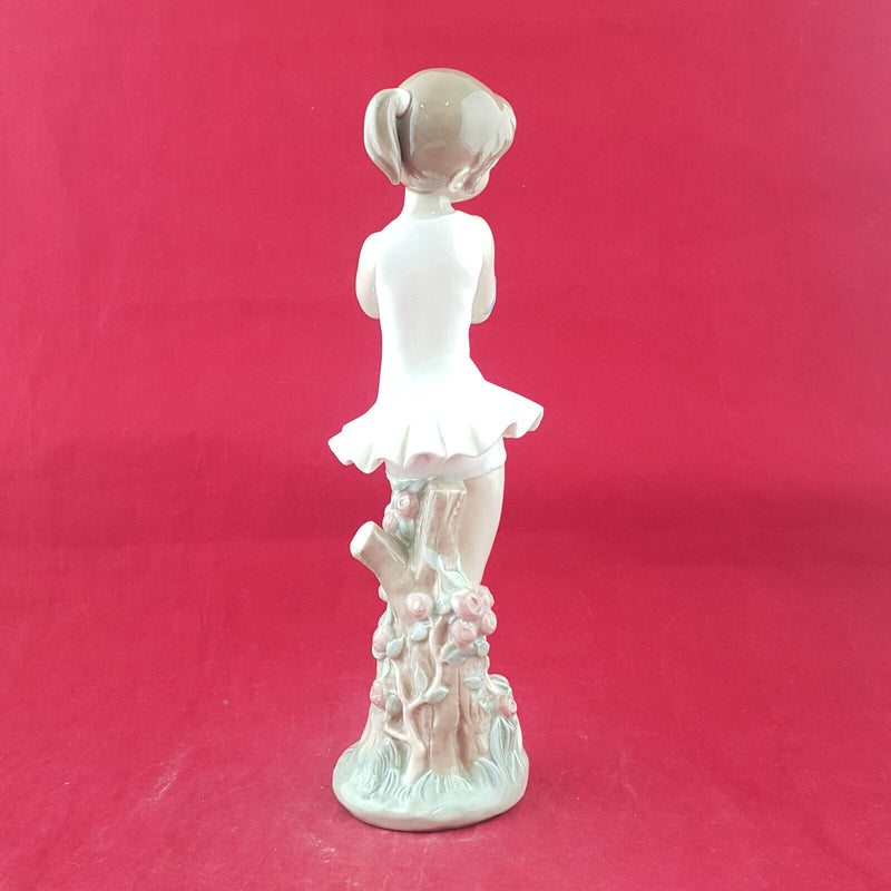 Retired Lladro Ballerina Figure - Lladro and Nao - Ceramics