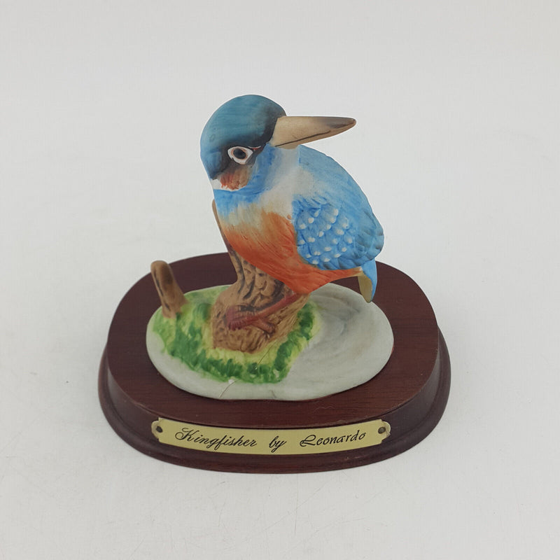 Leonardo Collection - Kingfisher On A Wooden Plinth - NA 1605