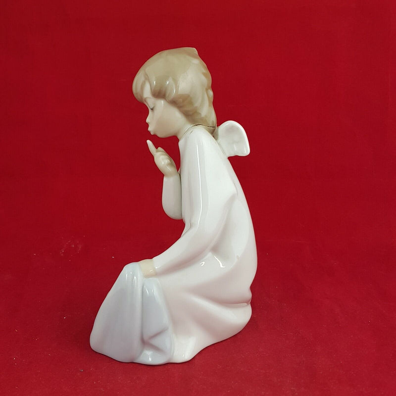Lladro Nao Figurine  Angel with Baby 4635 (Restored) - 6098 L/N