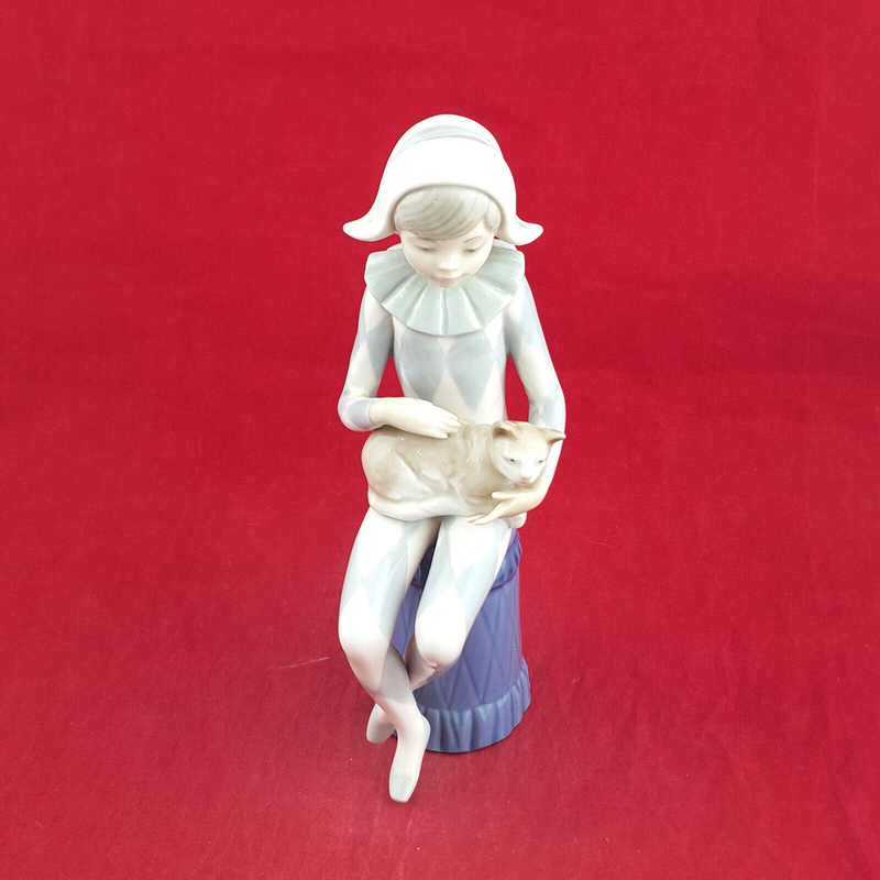 Nao By Lladro - Harlequin Boy With A Cat - L/N 2085
