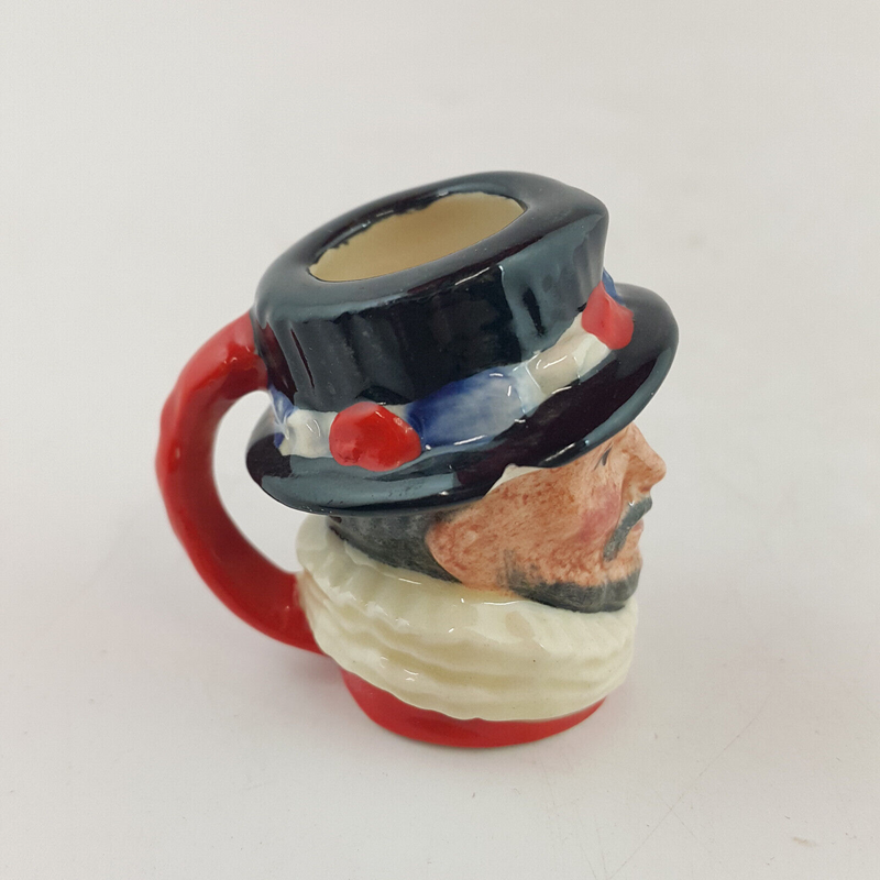 Royal Doulton Character Jug Tiny - Beefeater D6806 – RD 2117