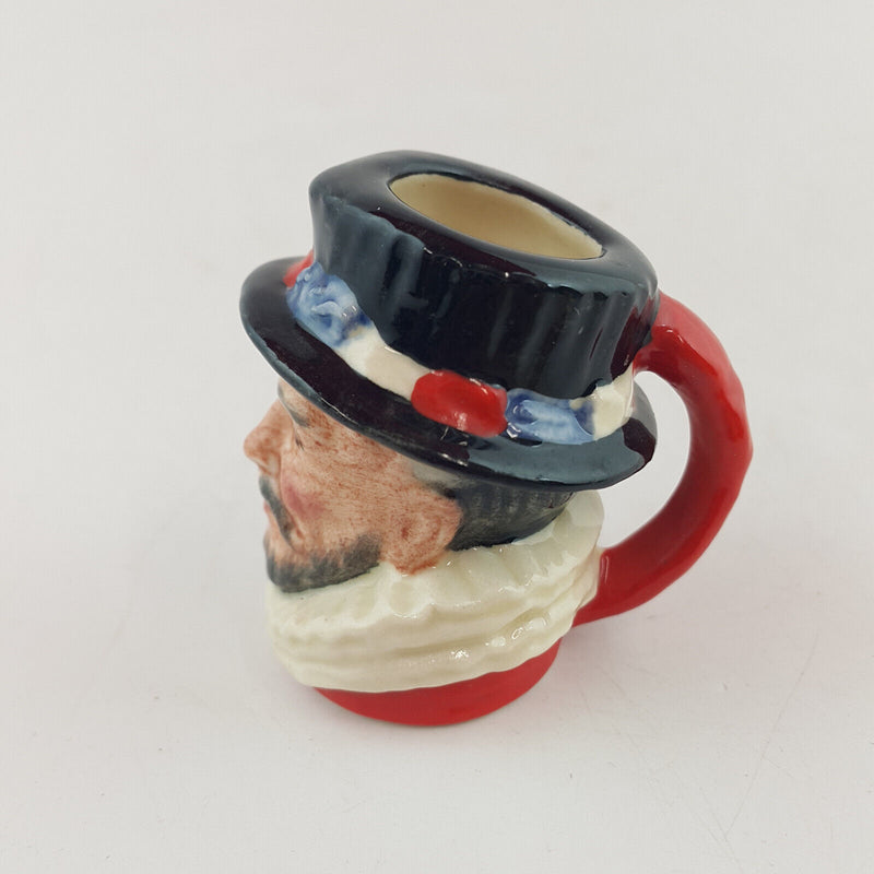 Royal Doulton Character Jug Tiny - Beefeater D6806 – RD 2117