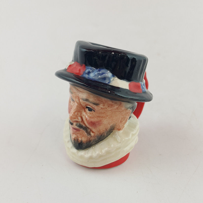 Royal Doulton Character Jug Tiny - Beefeater D6806 – RD 2117