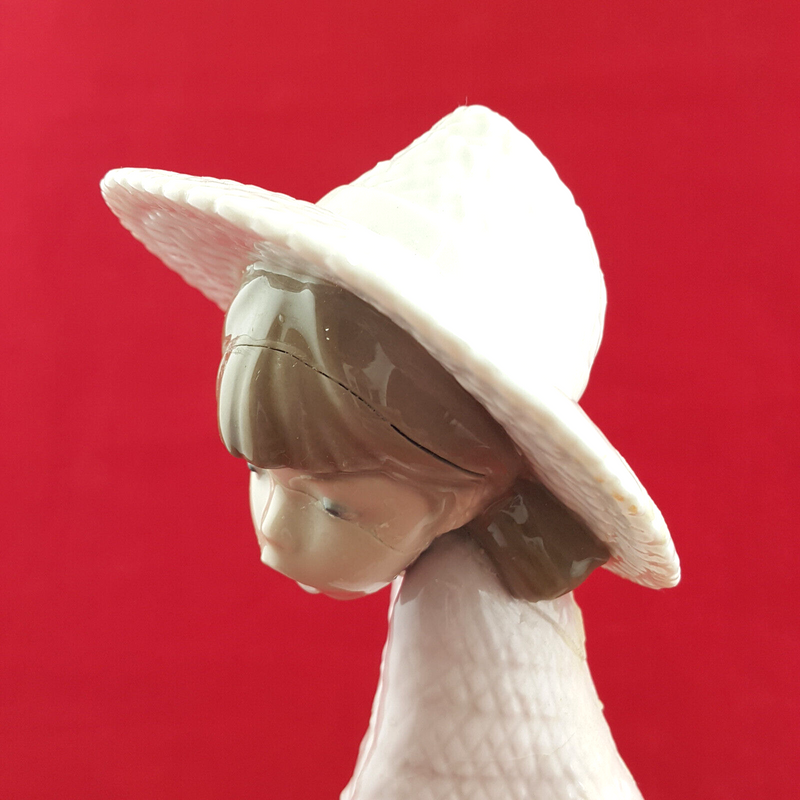 Nao By Lladro - Girl In Pink Poncho & Bonnet - L/N 2088