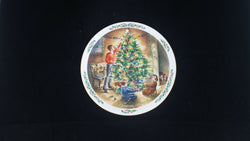 Royal Doulton Family Christmas The Finishing Touch Plate - Pair of 2
