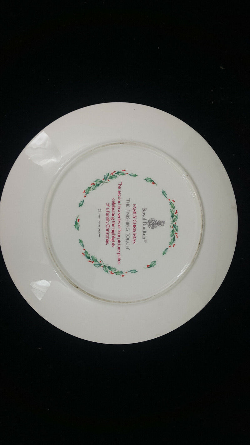 Royal Doulton Family Christmas The Finishing Touch Plate - Pair of 2