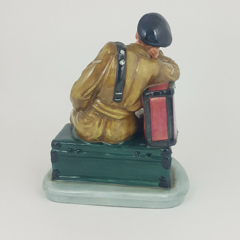 Royal Doulton Figurine HN4820 - Prestige Nostalgia 730 Days - 5764 RD