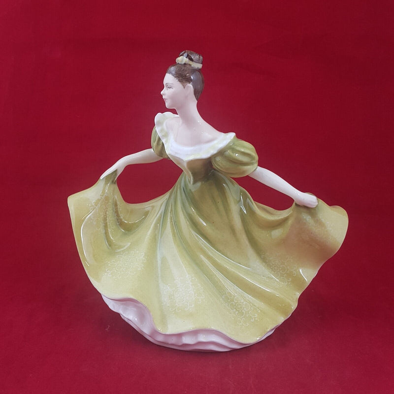 Royal Doulton Figurine HN2329 - Lynne - 6727 RD