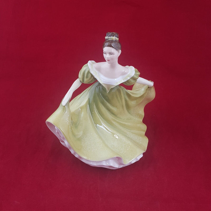 Royal Doulton Figurine HN2329 - Lynne - 6727 RD