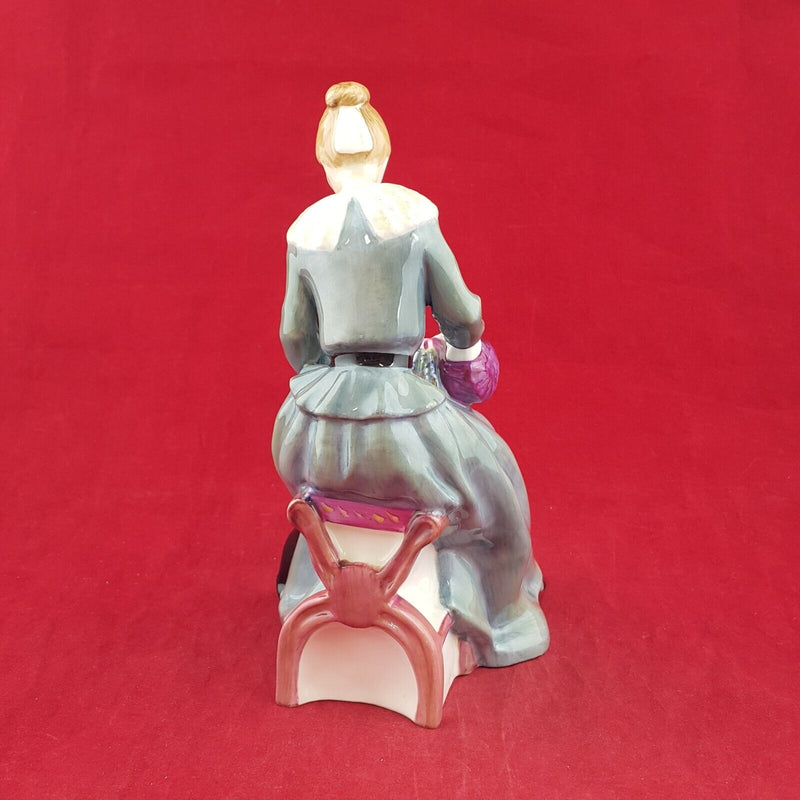 Royal Doulton Figurine HN3098 Dorothy - 7305 RD