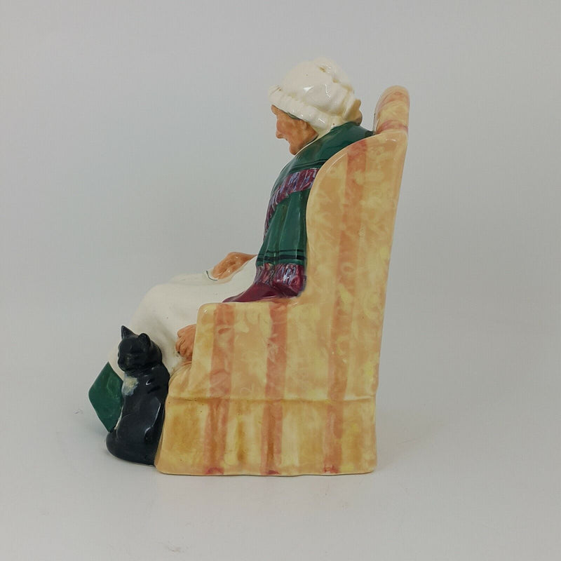 Royal Doulton Figurine HN1974 Forty Winks - RD 5171
