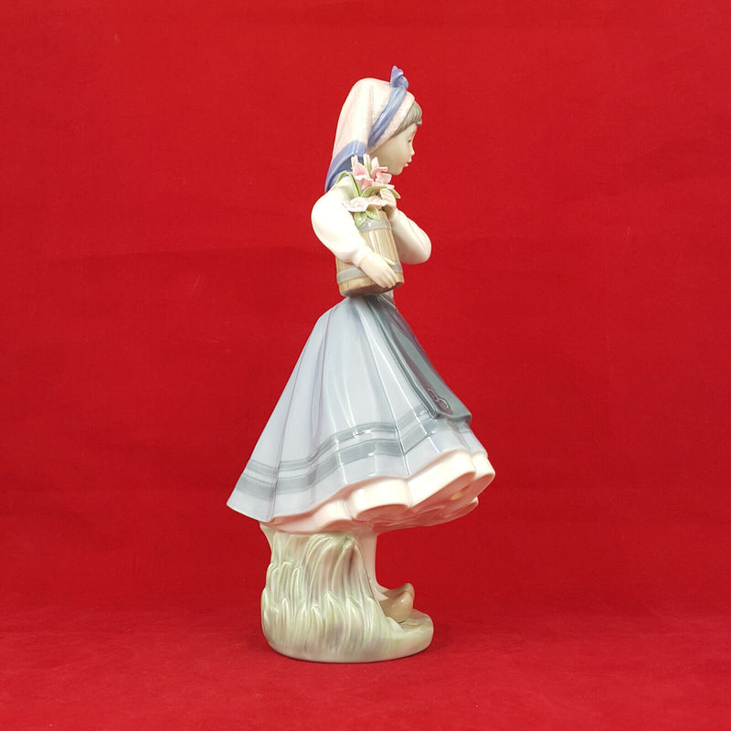 Lladro Figurine 1416 - From My Garden - Dutch Girl with Flower Pot - 178 L/N