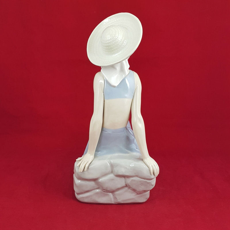 Lladro Nao Girl In Sunhat Sitting On A Rock Wall (Damaged)- 6278 L/N