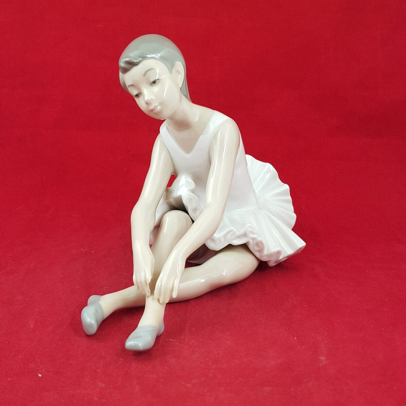 Lladro Nao Figurine - Ballerina Adjusting Shoes (Chipped Fingure