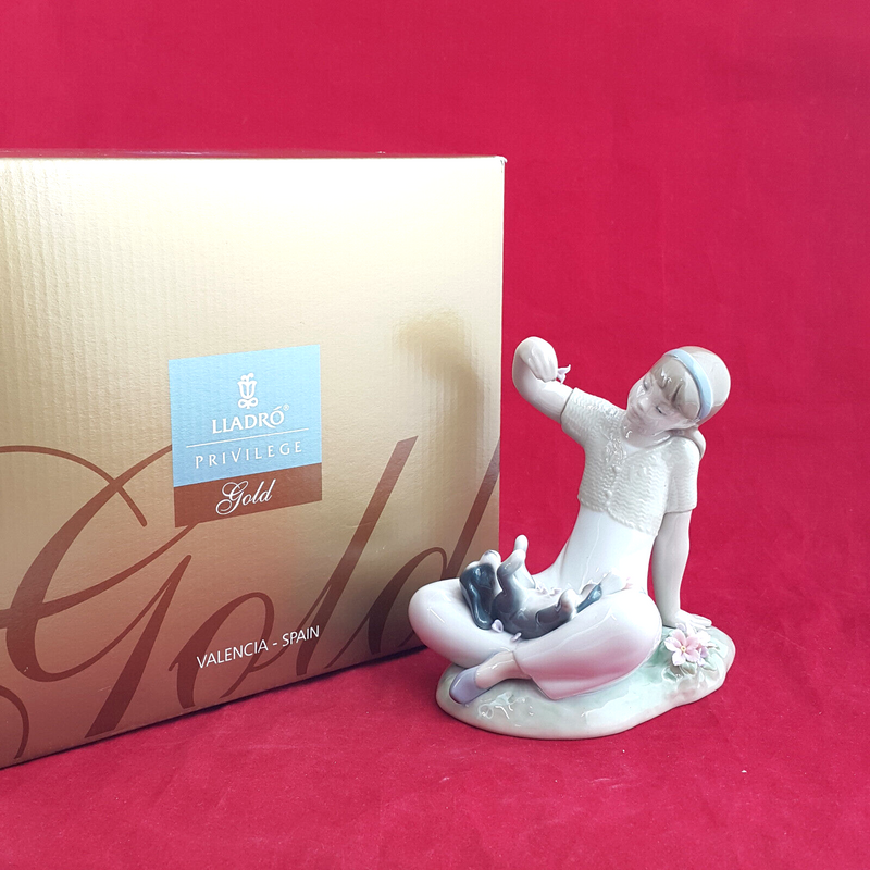 Lladro - Playtime With Petals 7711 (Boxed) - L/N 2104