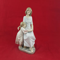 Lladro Figurine 5457 Mother & Daughter Bedtime Story - 6776 L/N