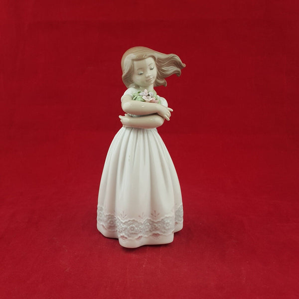 Lladro Figurine 8248 - Tender Innocence Girl - 6696 L/N