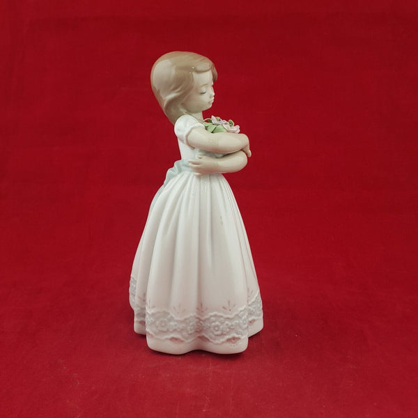 Lladro Figurine 8248 - Tender Innocence Girl - 6696 L/N