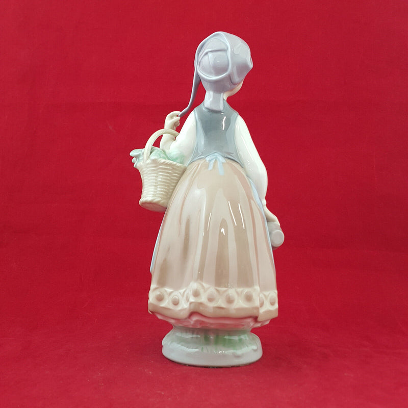 モール福祉 lladro リヤドロ woman with scarf 5024