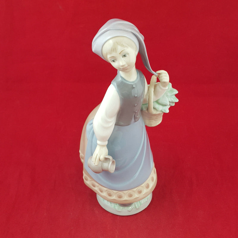 lladro リヤドロ woman with scarf 5024-